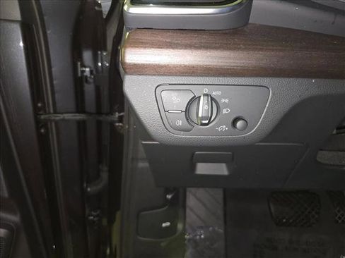 Used 2021 Audi Q5 Premium Plus w/ Premium Plus Package image 26