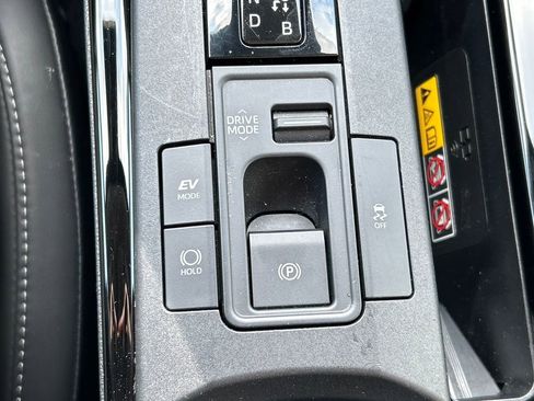 Used 2025 Toyota Prius XLE image 27