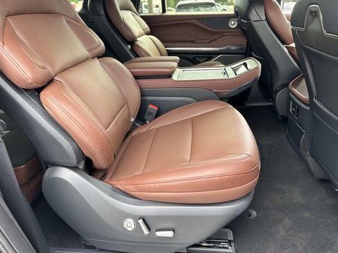 New 2026 Lincoln Navigator L Reserve AWD/4WD image 10