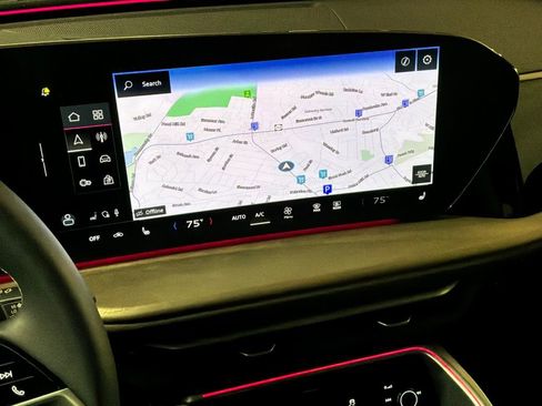 Used 2025 Audi Q5 Premium w/ Convenience Package image 3