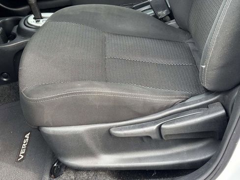 Used 2018 Nissan Versa SV image 9