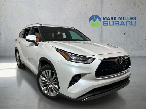 Used 2025 Toyota Highlander Platinum AWD/4WD image 1