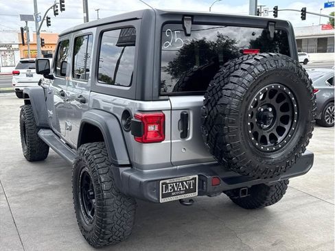 Used 2018 Jeep Wrangler Unlimited Sport S AWD/4WD image 5