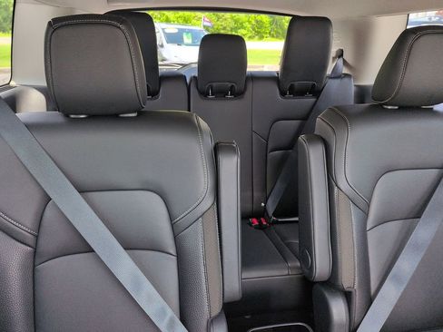 Used 2025 Nissan Pathfinder SL w/ SL Premium Package FWD image 8