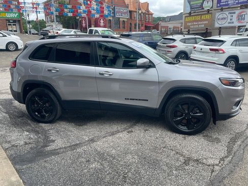 Used 2020 Jeep Cherokee Latitude Plus AWD/4WD image 4