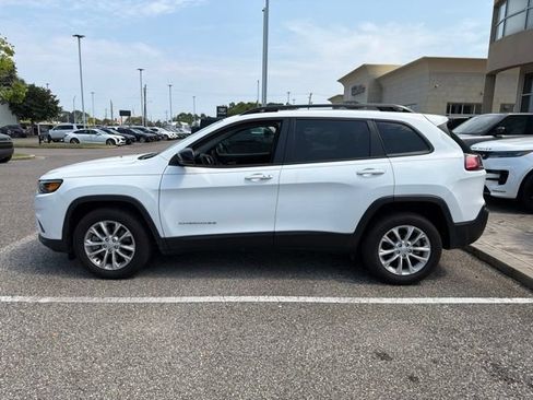 Used 2022 Jeep Cherokee Latitude Lux FWD image 2