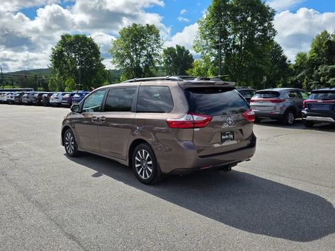 Used 2018 Toyota Sienna LE AWD/4WD image 6