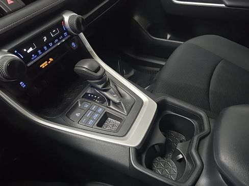 Used 2021 Toyota RAV4 LE AWD/4WD image 28