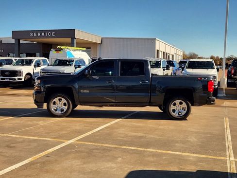 Used 2018 Chevrolet Silverado 1500 LT w/ Texas Edition image 4