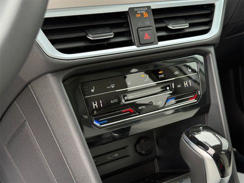 New 2026 Volkswagen Taos SE image 22