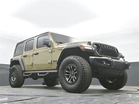 Used 2025 Jeep Wrangler Willys image 40