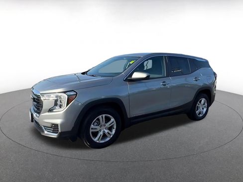 Used 2024 GMC Terrain SLE FWD image 8