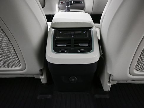 Used 2022 Volvo XC90 T6 Inscription w/ Lounge Package AWD/4WD image 17