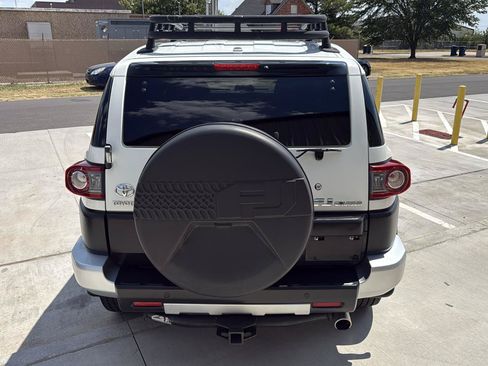 Used 2012 Toyota FJ Cruiser 2WD w/ Upgrade Pkg image 12