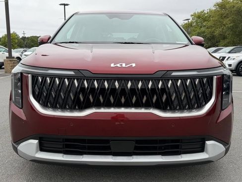 Certified 2025 Kia Carnival FWD image 2