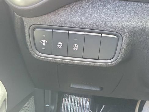 Used 2025 Kia Soul LX w/ LX Technology Package FWD image 29