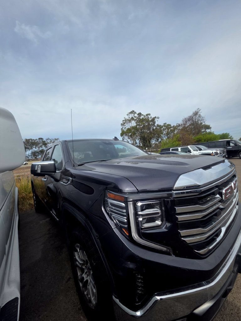 Used 2025 GMC Sierra 1500 SLT RWD image 1