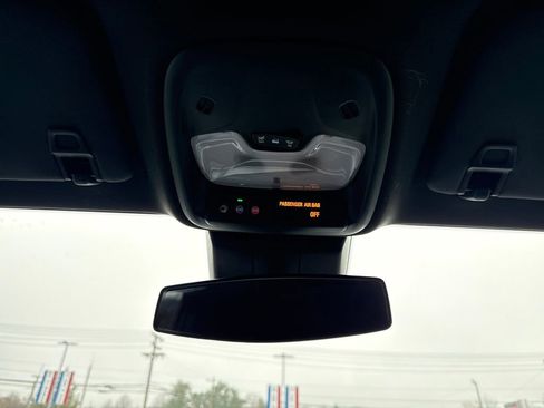 Used 2025 Chevrolet Colorado W/T image 33