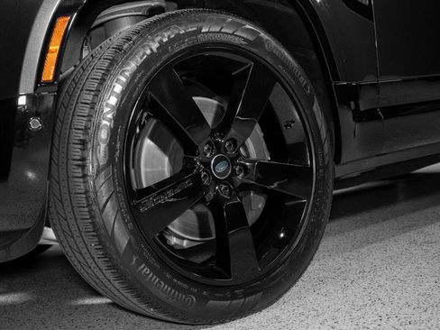 Used 2023 Land Rover Defender 110 X-Dynamic SE AWD/4WD image 9