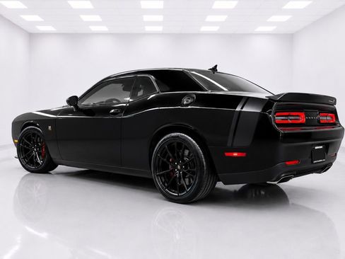 Used 2022 Dodge Challenger R/T Scat Pack w/ Shaker Package RWD image 7