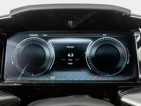 Used 2025 Aston Martin V8 Vantage Coupe RWD image 36