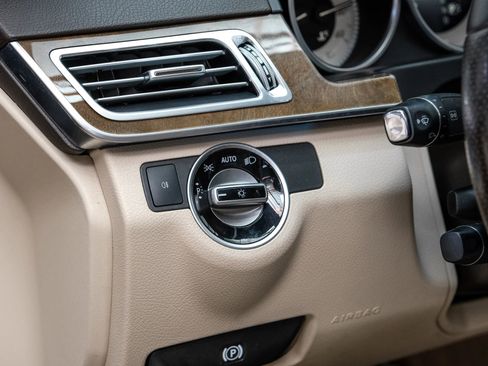 Used 2014 Mercedes-Benz E 350 4MATIC Sedan image 28