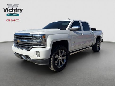 Used 2018 Chevrolet Silverado 1500 High Country image 3
