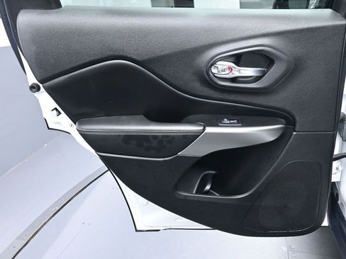 Used 2021 Jeep Cherokee Latitude Lux 80th Anniv w/ Quick Order Package 26U 80TH image 23