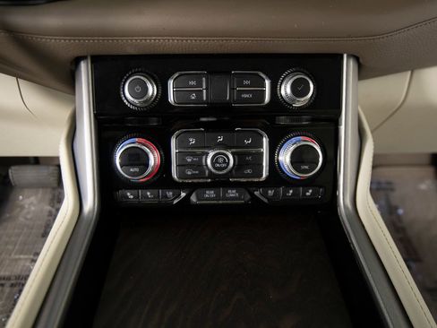 Used 2023 GMC Yukon Denali AWD/4WD image 18