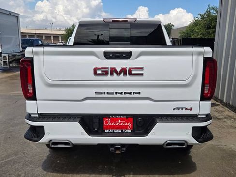Used 2023 GMC Sierra 1500 AT4 w/ AT4 Premium Package AWD/4WD image 9