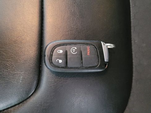 Used 2021 Jeep Cherokee Latitude Plus FWD image 32