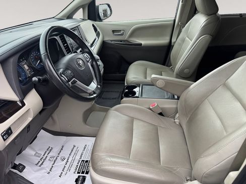 Used 2020 Toyota Sienna XLE FWD image 9