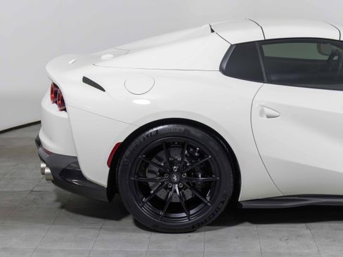 Used 2021 Ferrari 812 GTS image 18