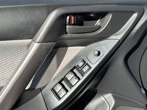 Used 2017 Subaru Forester 2.5i Premium w/ All-Weather Package image 18