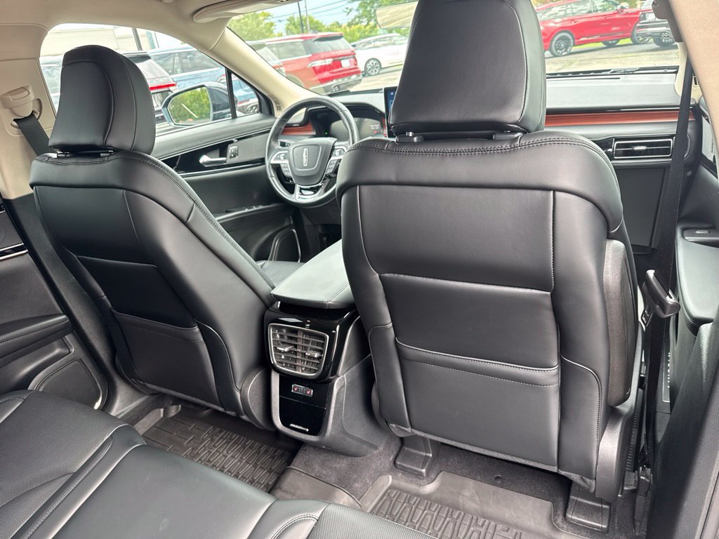 Used 2023 Lincoln Nautilus Reserve AWD/4WD image 16