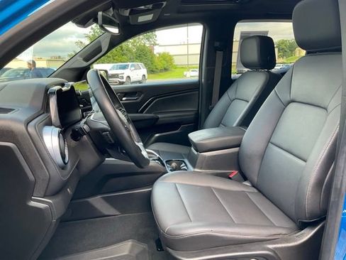 Used 2023 Chevrolet Colorado LT w/ LT Convenience Package III AWD/4WD image 2