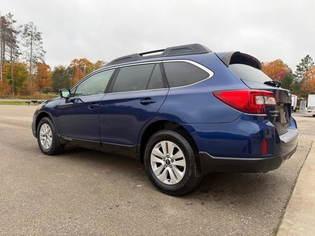 Used 2017 Subaru Outback 2.5i Premium AWD/4WD image 6