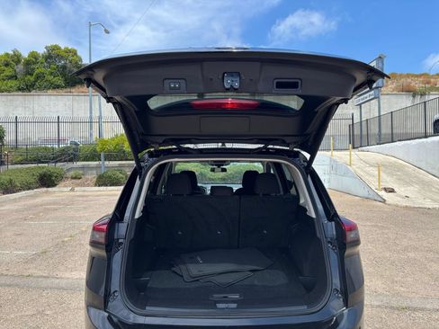Used 2025 Nissan Rogue SV FWD image 33