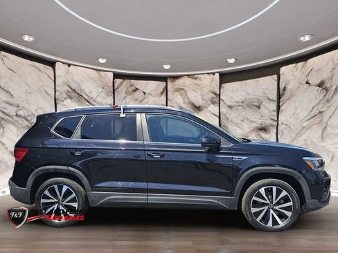 Used 2022 Volkswagen Taos SE FWD image 4