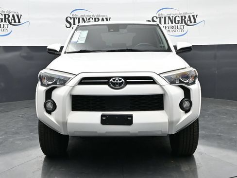 Used 2020 Toyota 4Runner SR5 AWD/4WD image 2