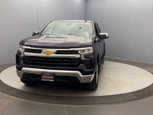Used 2022 Chevrolet Silverado 1500 LT w/ Z71 Off-Road Package AWD/4WD image 8