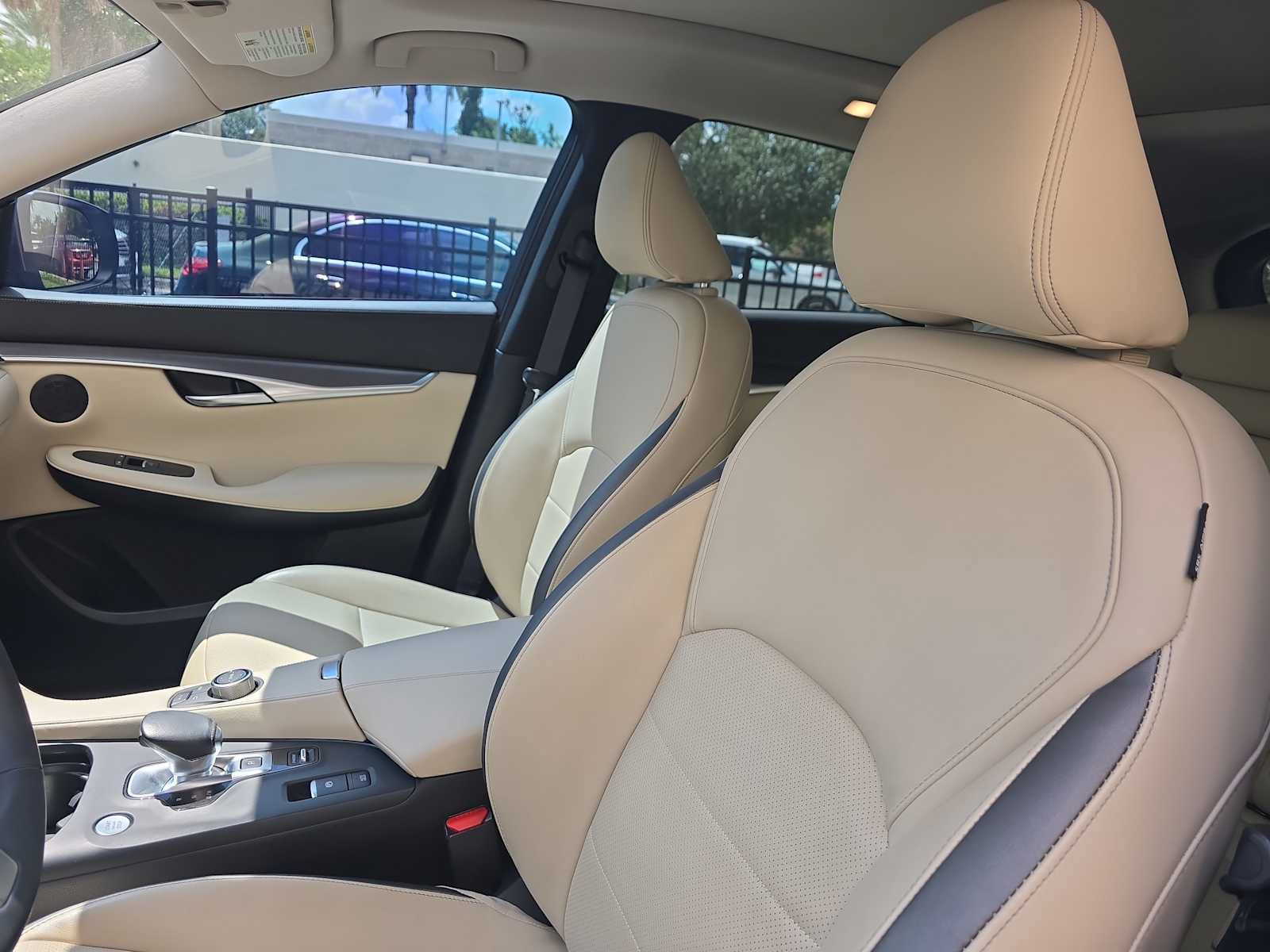 Used 2022 INFINITI QX50 Luxe FWD image 17