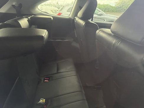 Used 2023 Toyota Highlander XLE AWD/4WD image 9