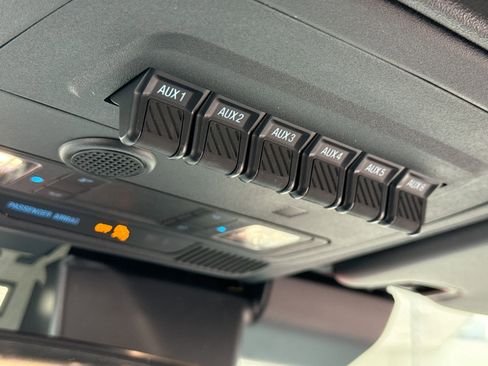 New 2025 Ford Bronco Badlands image 10