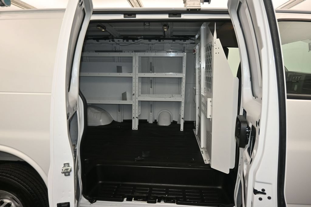Used 2025 Chevrolet Express 2500 RWD image 28