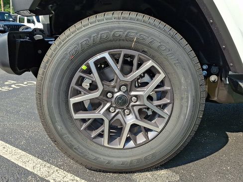 New 2026 Jeep Wrangler Unlimited Sahara AWD/4WD image 5