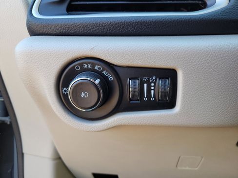 Used 2021 Chrysler Pacifica Touring-L image 20