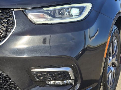 Used 2021 Chrysler Pacifica Pinnacle image 9