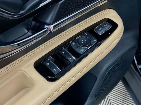 Used 2023 Lincoln Corsair Reserve image 18