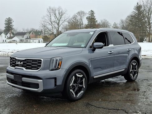 Certified 2023 Kia Telluride S image 3